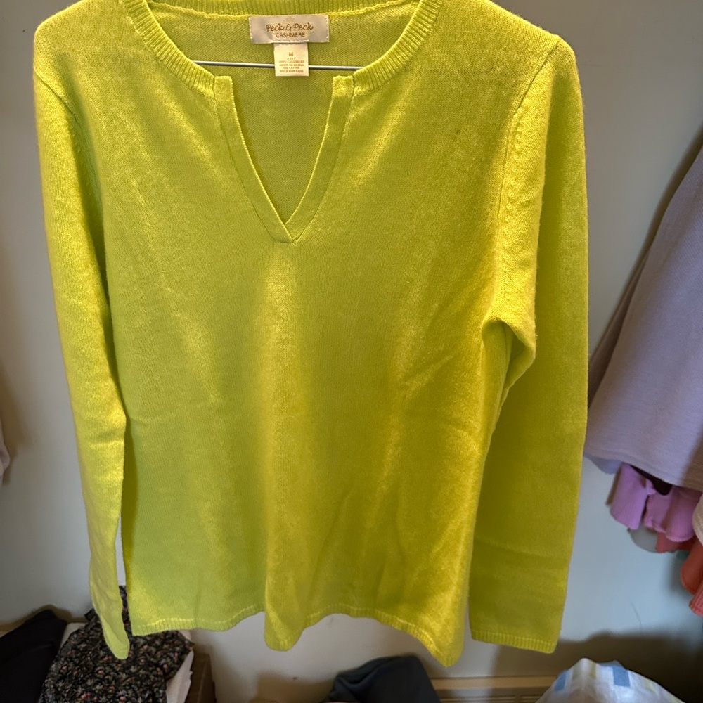 Peck & Peck Green V-Neck Sweater